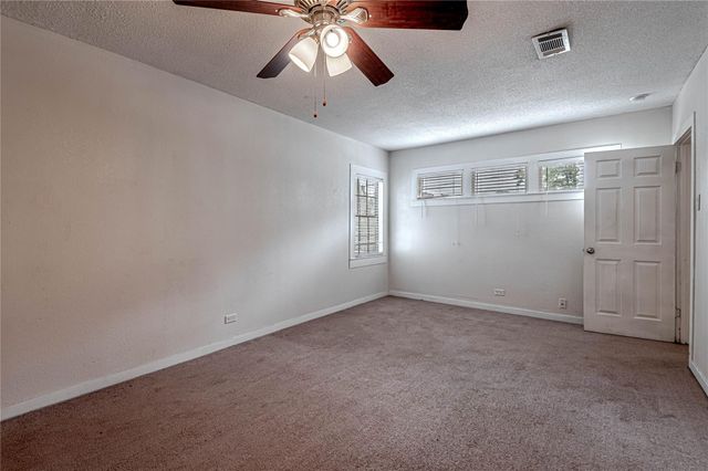 2538 Sycamore Avenue, Huntsville, TX 77340