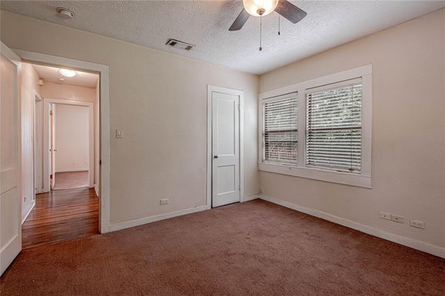 2538 Sycamore Avenue, Huntsville, TX 77340