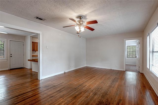2538 Sycamore Avenue, Huntsville, TX 77340
