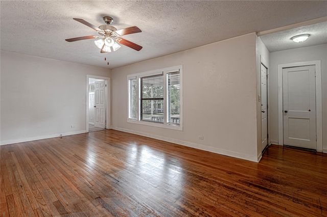 2538 Sycamore Avenue, Huntsville, TX 77340