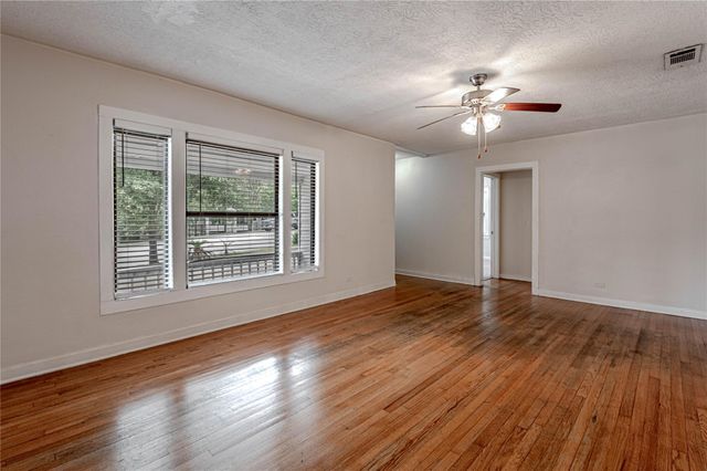 2538 Sycamore Avenue, Huntsville, TX 77340