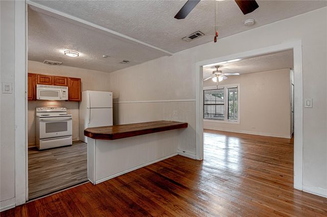 2538 Sycamore Avenue, Huntsville, TX 77340