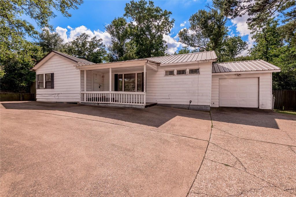 2538 Sycamore Avenue, Huntsville, TX 77340