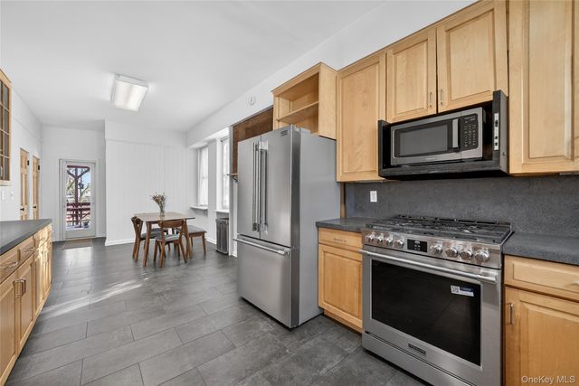 152 Sutton Manor Road, New Rochelle, NY 10801