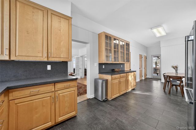 152 Sutton Manor Road, New Rochelle, NY 10801