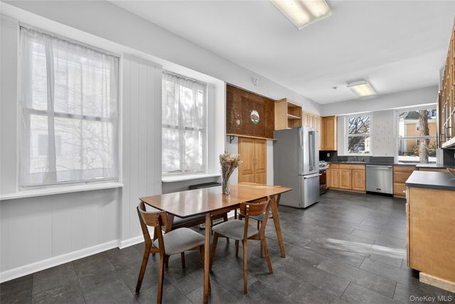 152 Sutton Manor Road, New Rochelle, NY 10801