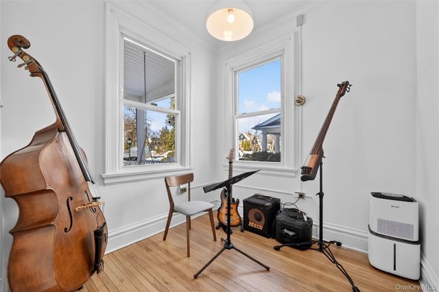 152 Sutton Manor Road, New Rochelle, NY 10801