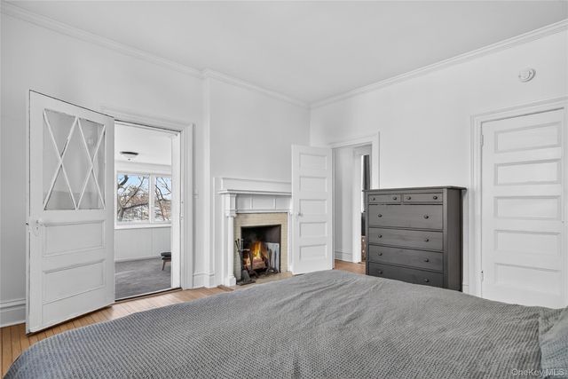 152 Sutton Manor Road, New Rochelle, NY 10801