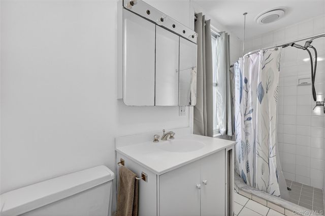 152 Sutton Manor Road, New Rochelle, NY 10801