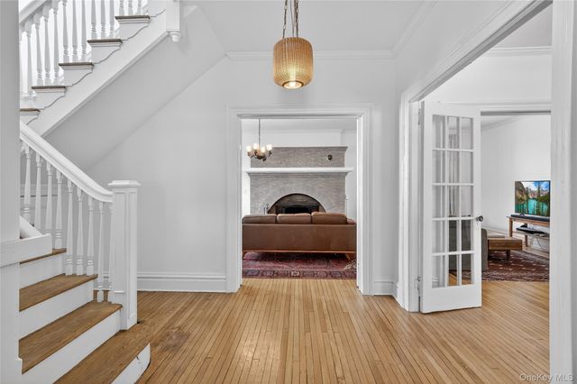 152 Sutton Manor Road, New Rochelle, NY 10801