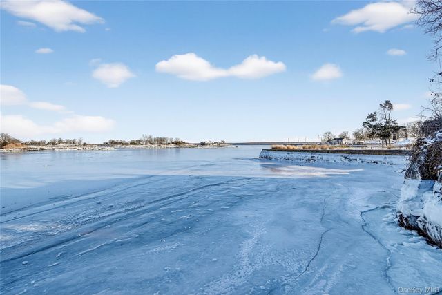 152 Sutton Manor Road, New Rochelle, NY 10801