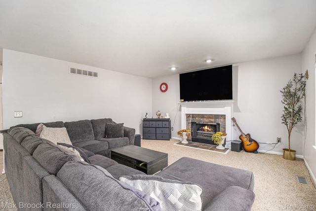 25731 Abbey Drive, Novi, MI 48374