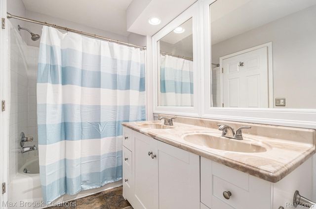 25731 Abbey Drive, Novi, MI 48374