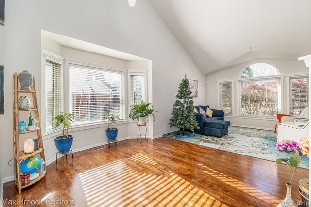 25731 Abbey Drive, Novi, MI 48374