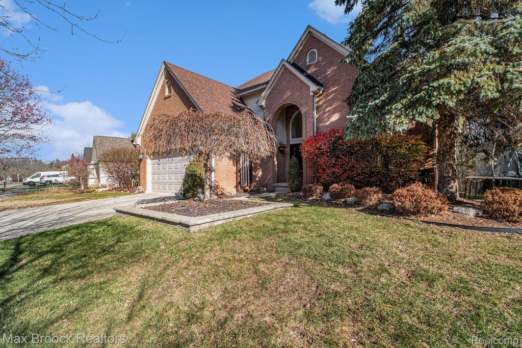 25731 Abbey Drive, Novi, MI 48374