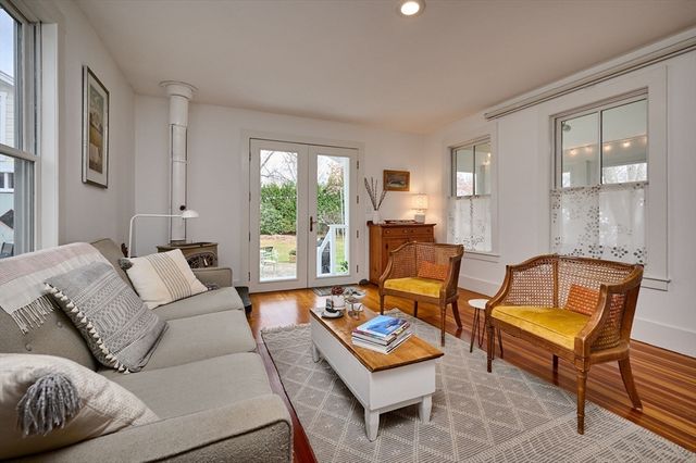 11 Norwood Ave, Northampton, MA 01060