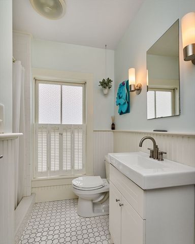 11 Norwood Ave, Northampton, MA 01060