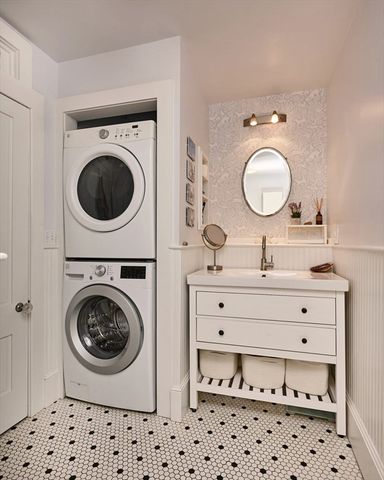 11 Norwood Ave, Northampton, MA 01060