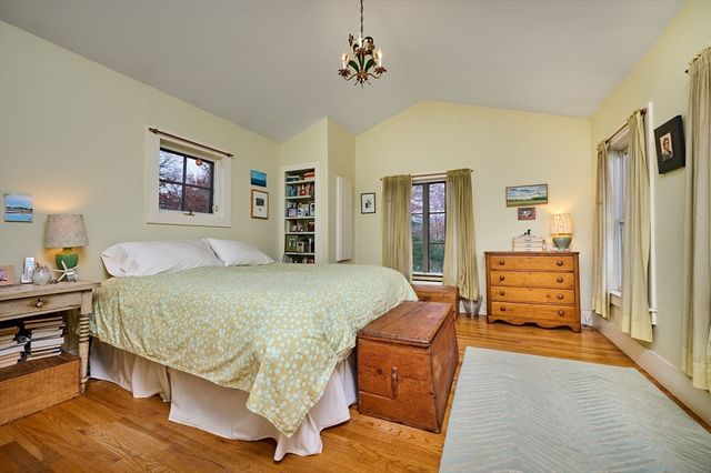 11 Norwood Ave, Northampton, MA 01060