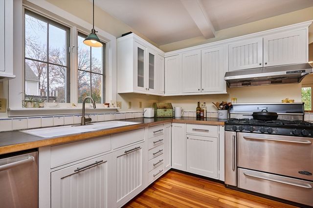 11 Norwood Ave, Northampton, MA 01060