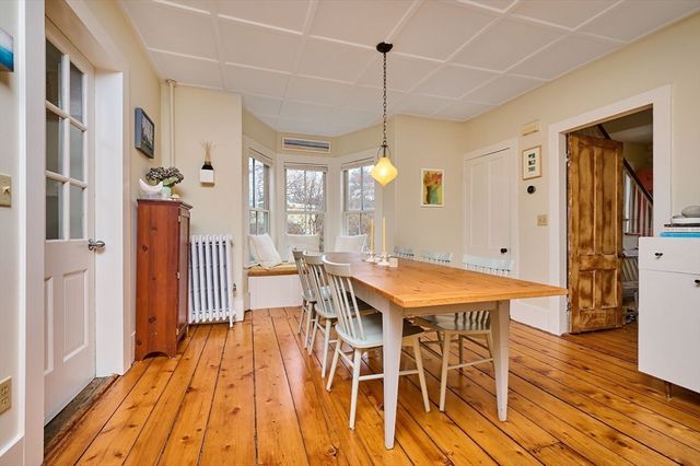 11 Norwood Ave, Northampton, MA 01060