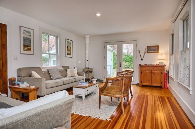 11 Norwood Ave, Northampton, MA 01060