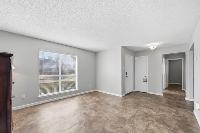 2621 Summertree Drive, Carrollton, TX 75006