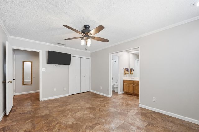 2621 Summertree Drive, Carrollton, TX 75006