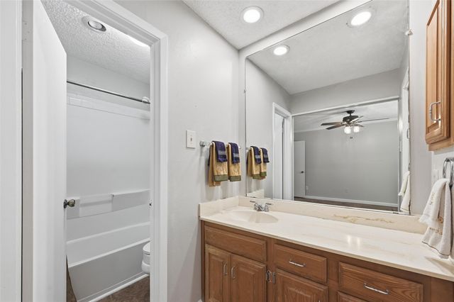 2621 Summertree Drive, Carrollton, TX 75006