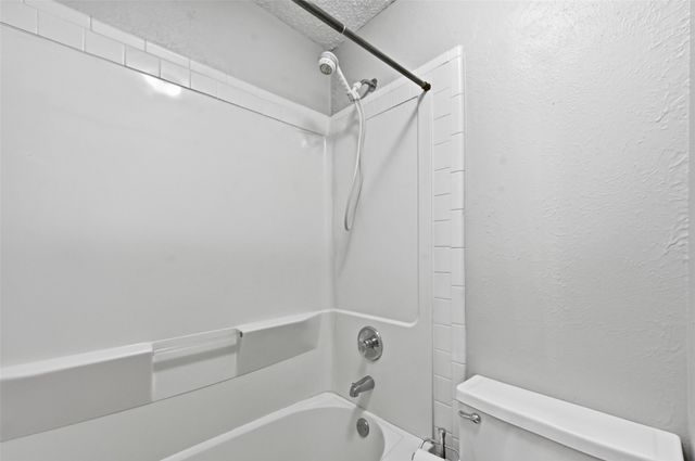 2621 Summertree Drive, Carrollton, TX 75006