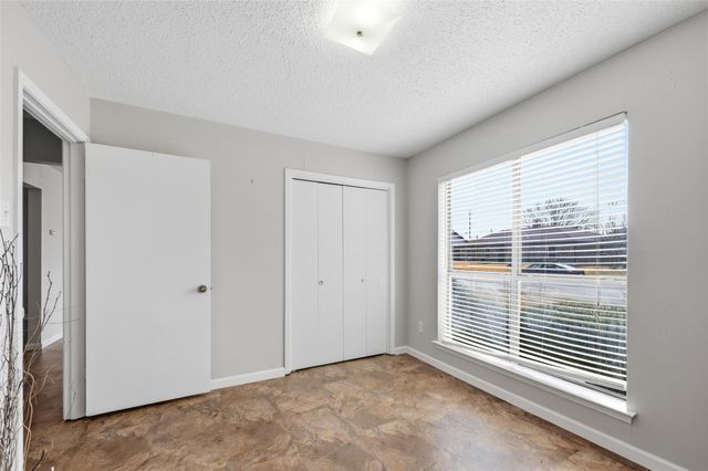 2621 Summertree Drive, Carrollton, TX 75006