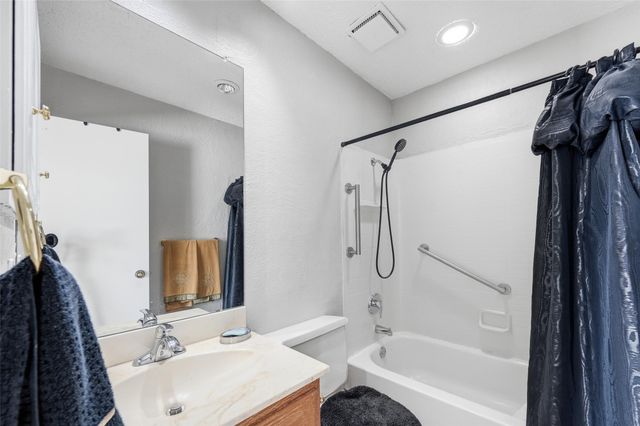 2621 Summertree Drive, Carrollton, TX 75006