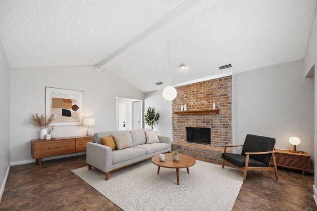 2621 Summertree Drive, Carrollton, TX 75006