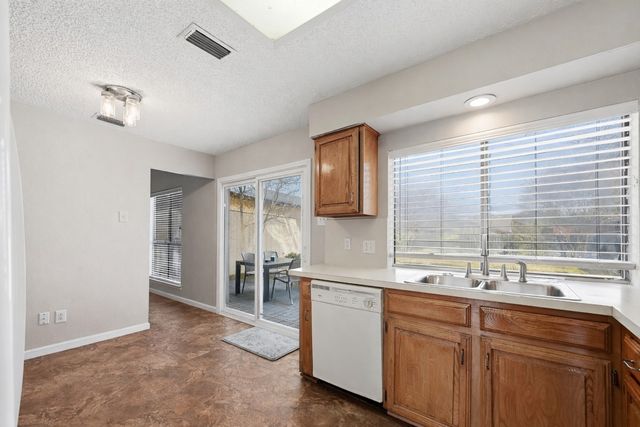 2621 Summertree Drive, Carrollton, TX 75006