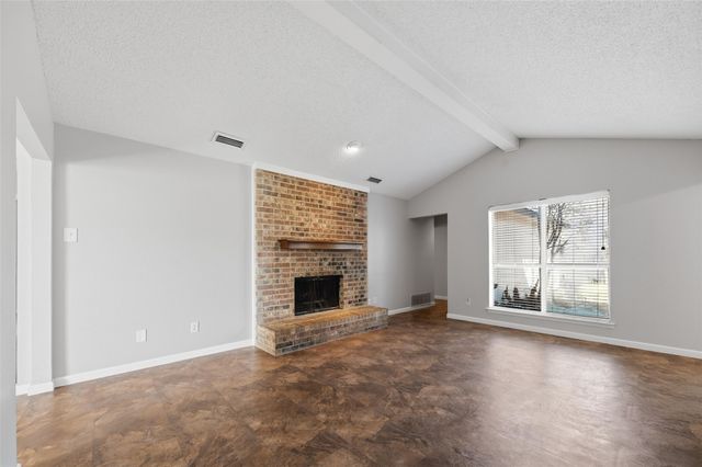 2621 Summertree Drive, Carrollton, TX 75006