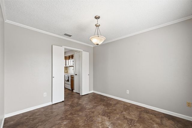 2621 Summertree Drive, Carrollton, TX 75006