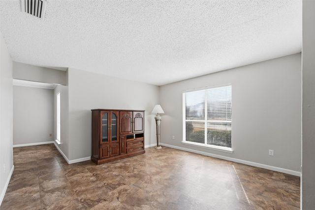 2621 Summertree Drive, Carrollton, TX 75006