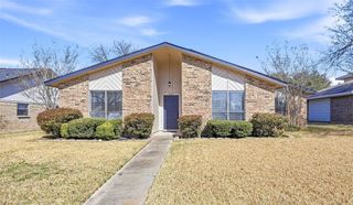 2621 Summertree Drive, Carrollton, TX 75006