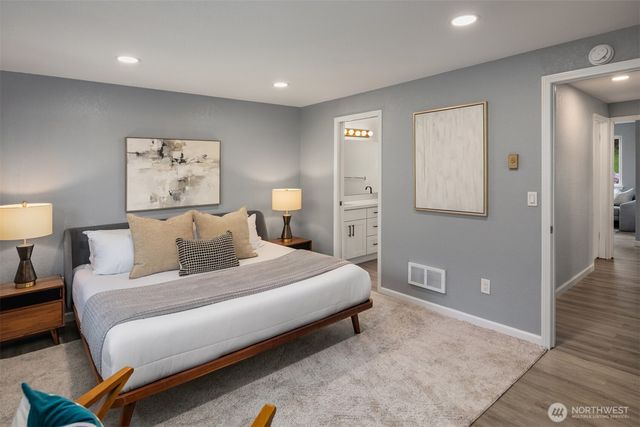 14328 85th Place NE, Kirkland, WA 98034