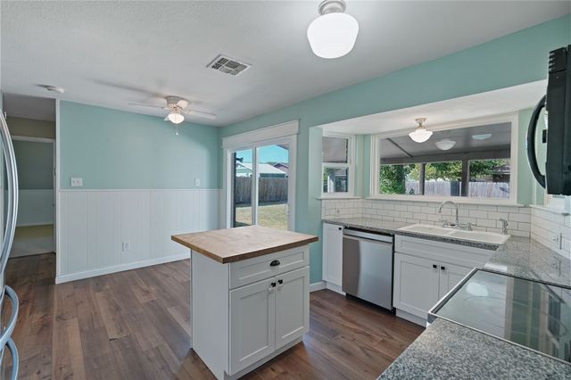 225 Terlingua Dr, Portland, TX 78374