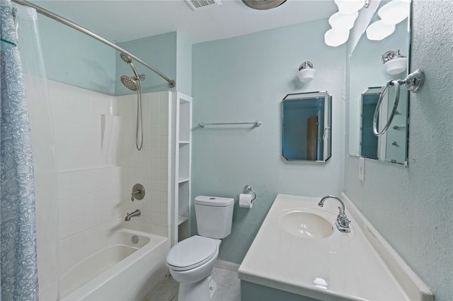 225 Terlingua Dr, Portland, TX 78374