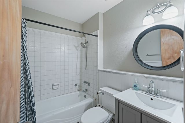 225 Terlingua Dr, Portland, TX 78374