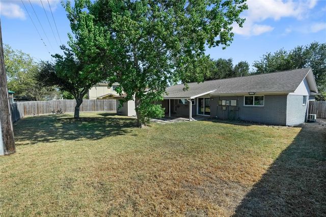 225 Terlingua Dr, Portland, TX 78374