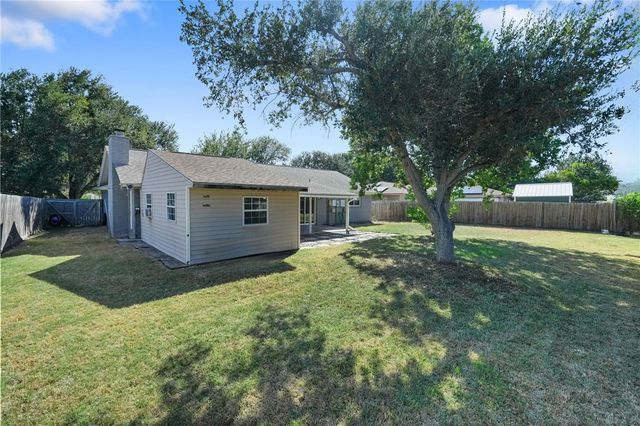 225 Terlingua Dr, Portland, TX 78374