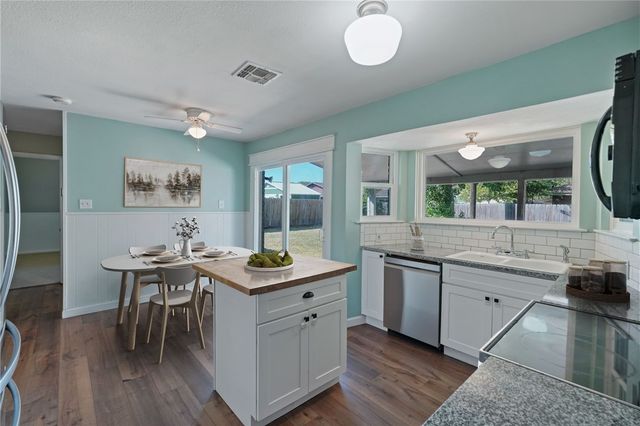 225 Terlingua Dr, Portland, TX 78374