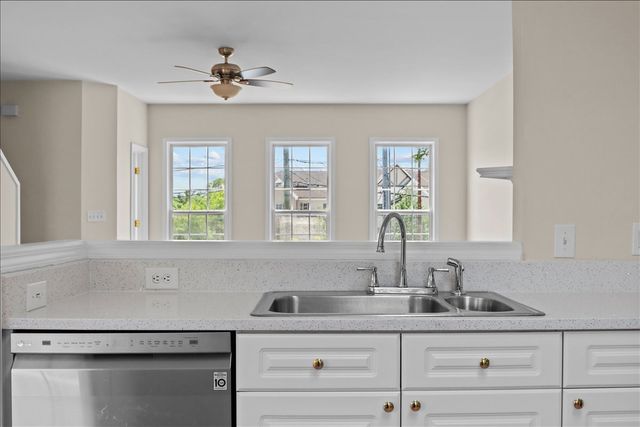 7252 Highway 70 S Apt 101, Nashville, TN 37221