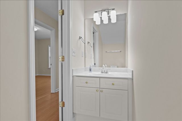 7252 Highway 70 S Apt 101, Nashville, TN 37221