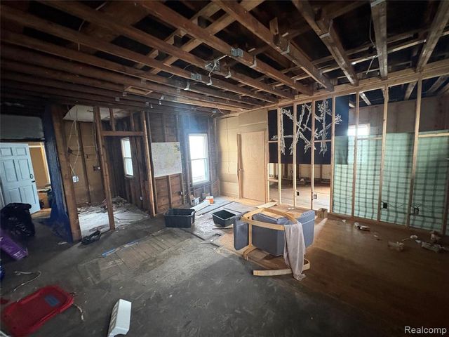 8715 Harper Avenue, Detroit, MI 48213