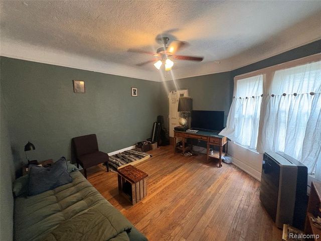 8715 Harper Avenue, Detroit, MI 48213