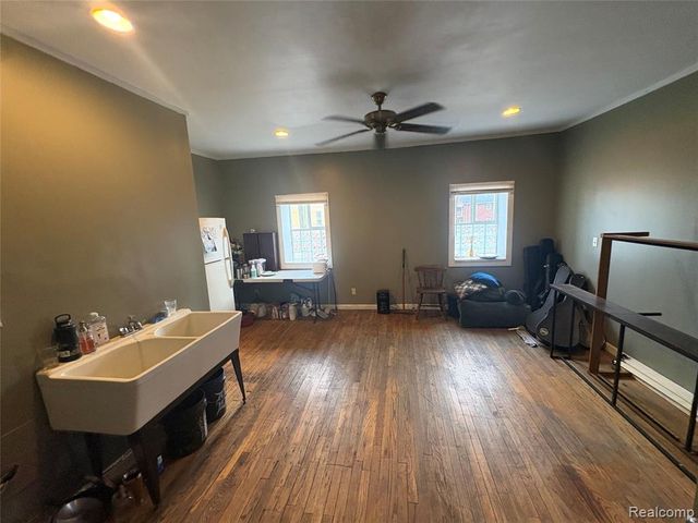 8715 Harper Avenue, Detroit, MI 48213